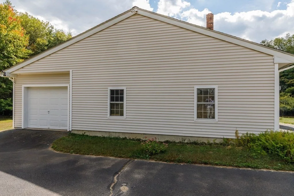 Photo of 260 East Road