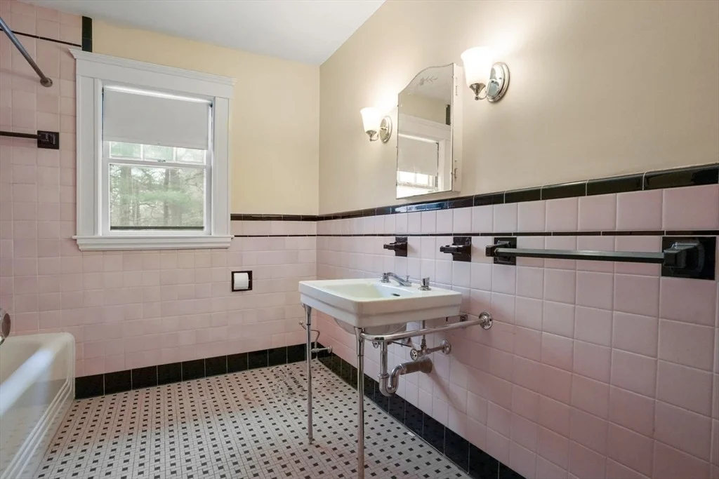 Photo of 1438 Beacon St