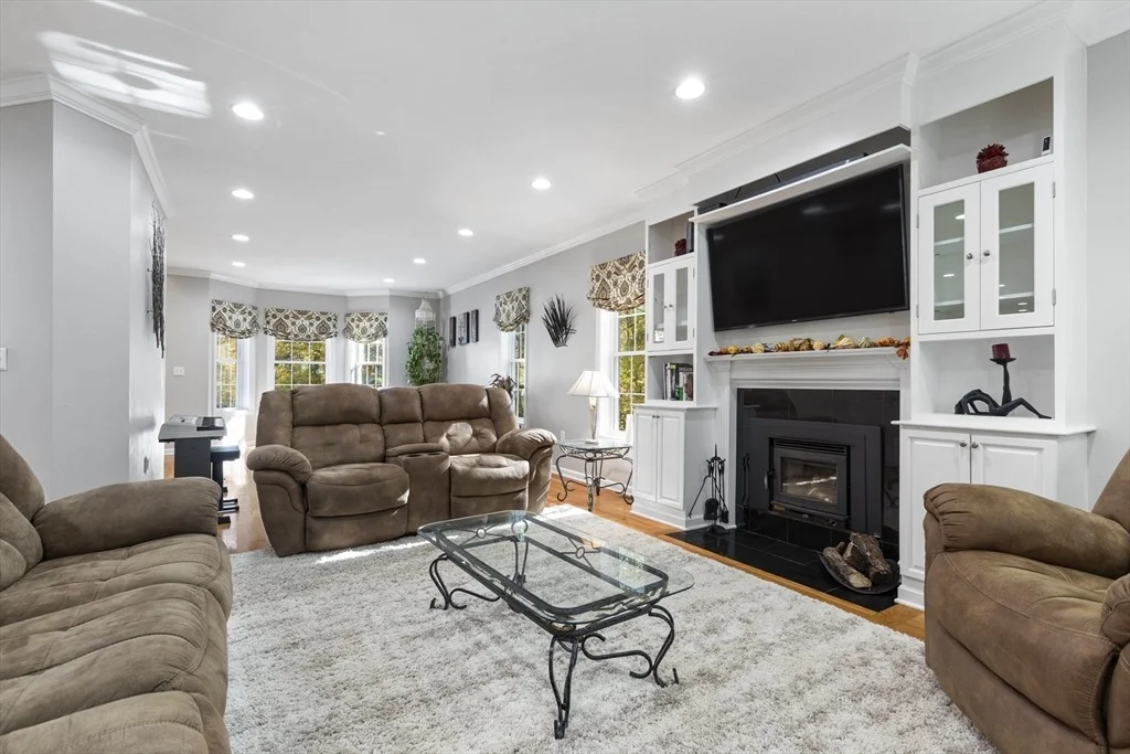 Photo of 16 Hilltop Dr