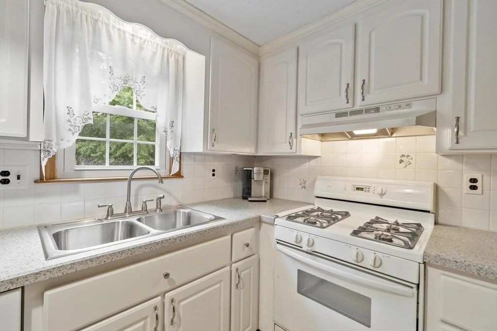 Photo of 7 Susan Dr