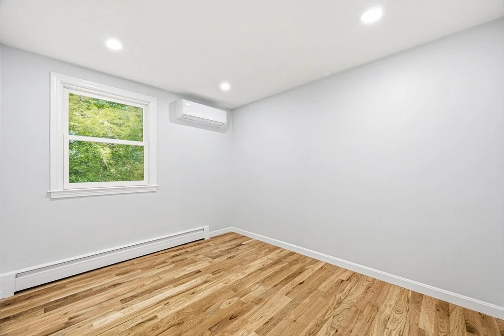 Photo of 7 Hillcrest Dr