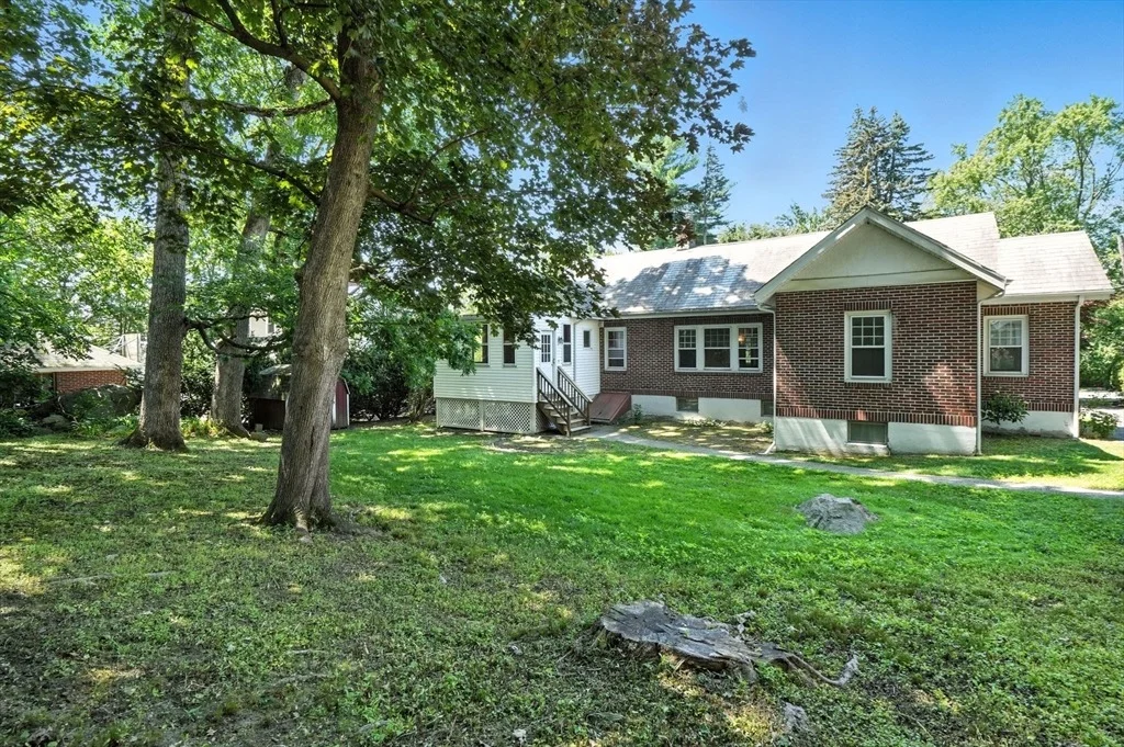 Photo of 22 Stoneleigh Cir