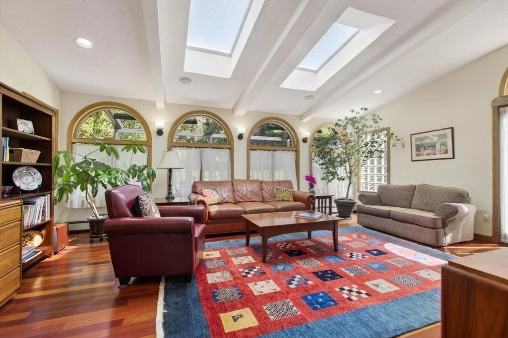 Photo of 152 Beverly Rd