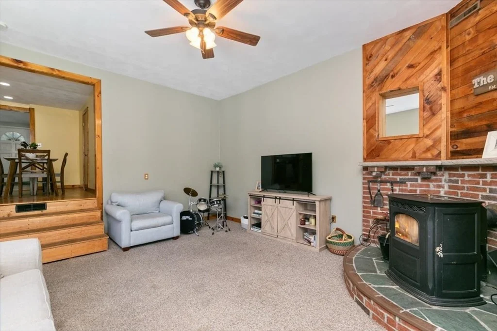 Photo of 3 Cedarwood Ln