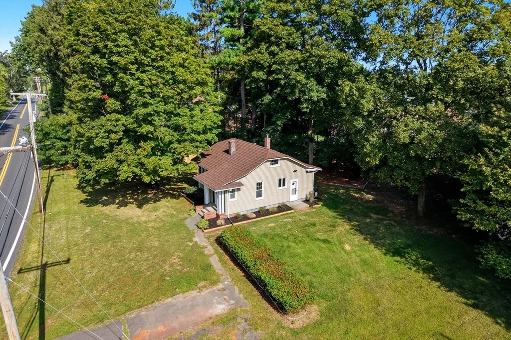 Photo of 636 Amostown Road