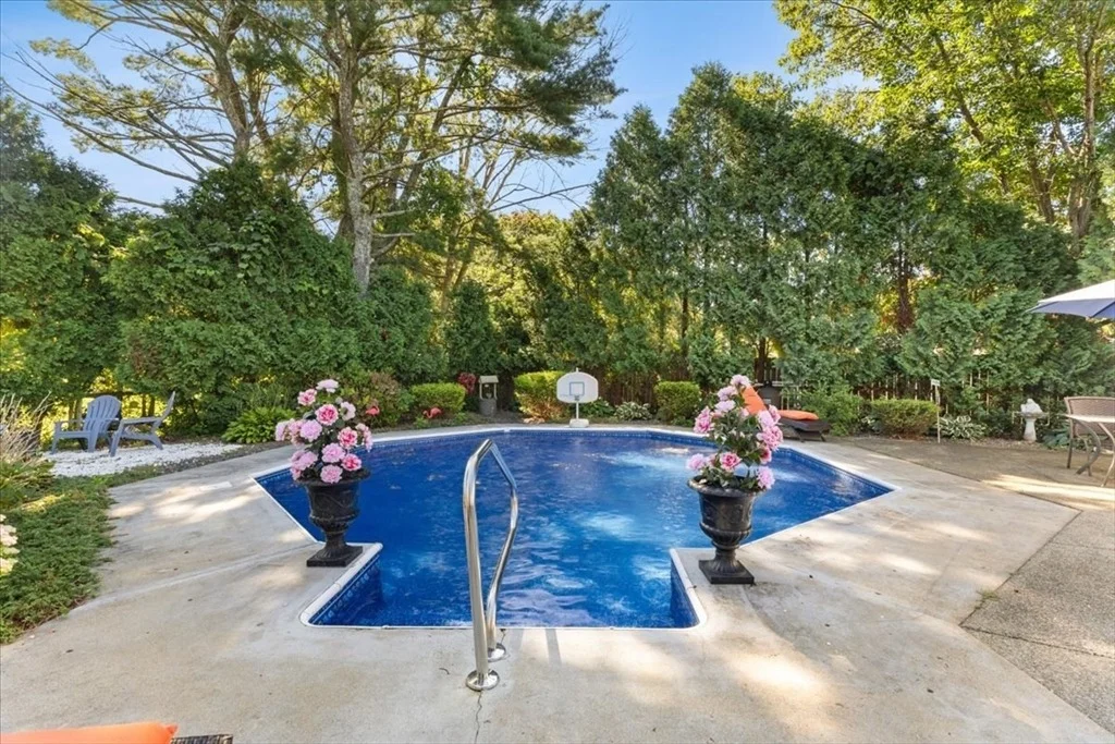 Photo of 16 Green Meadow Dr