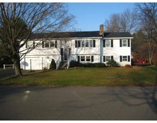 Photo of 11 Pinebrook Dr