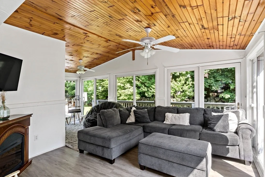 Photo of 80 Briggs Ln