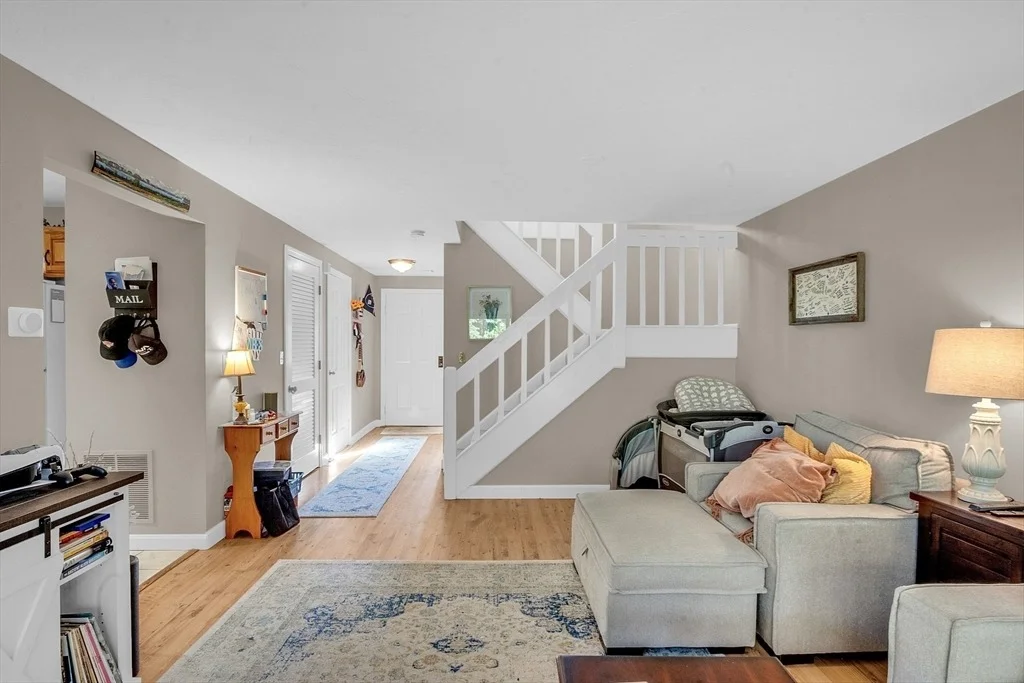 Photo of Unit D at 706 Ridgefield Cir