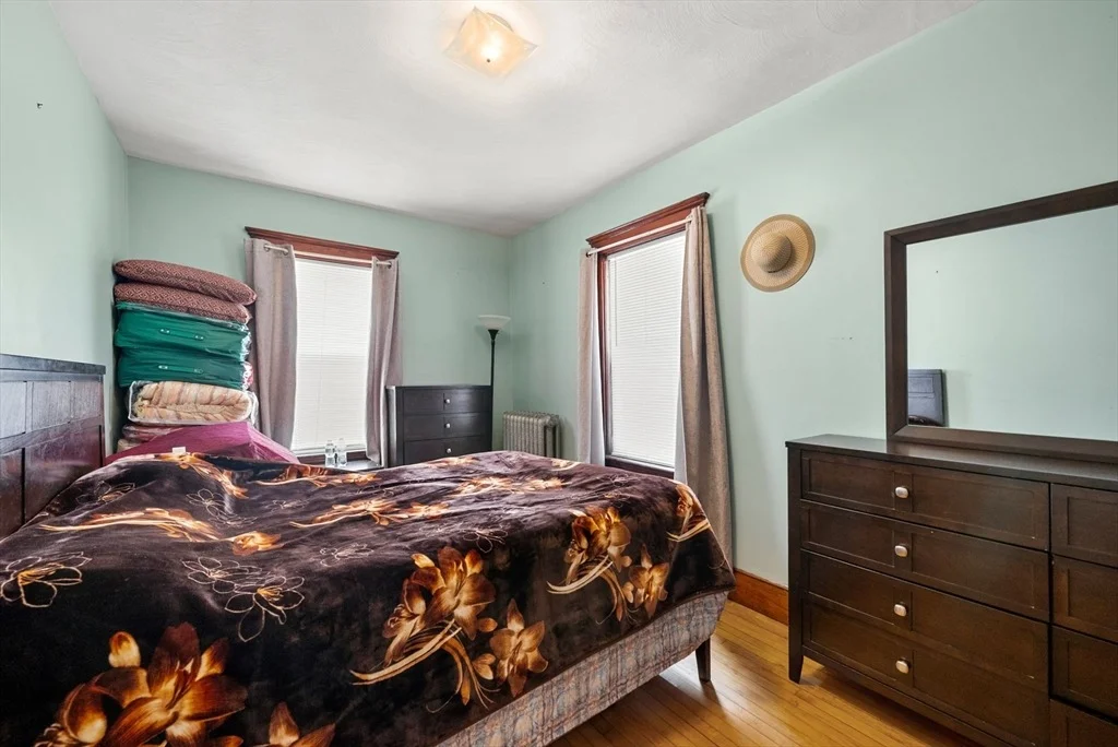 Photo of 562 Broadway