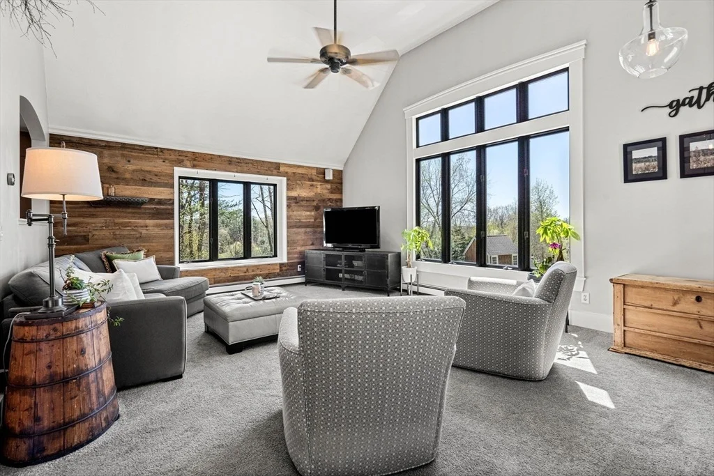 Photo of 39 Lovers Ln