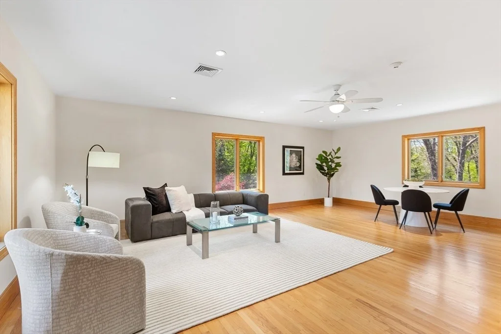 Photo of 16 Solomon Pierce Rd