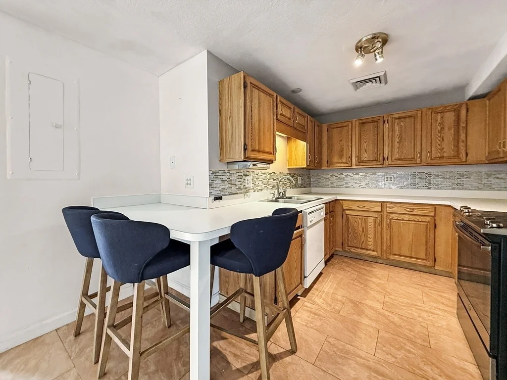 Photo of Unit 304 at 39 Parlin St