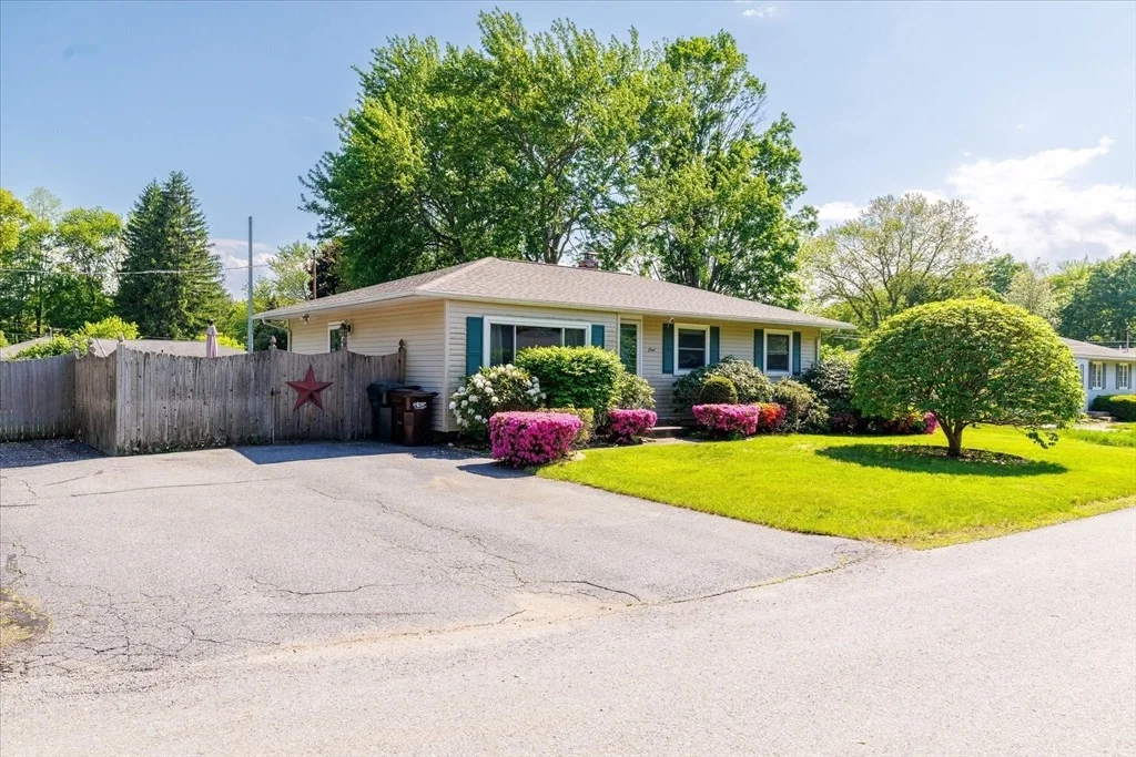 Photo of 8 Horseshoe Dr