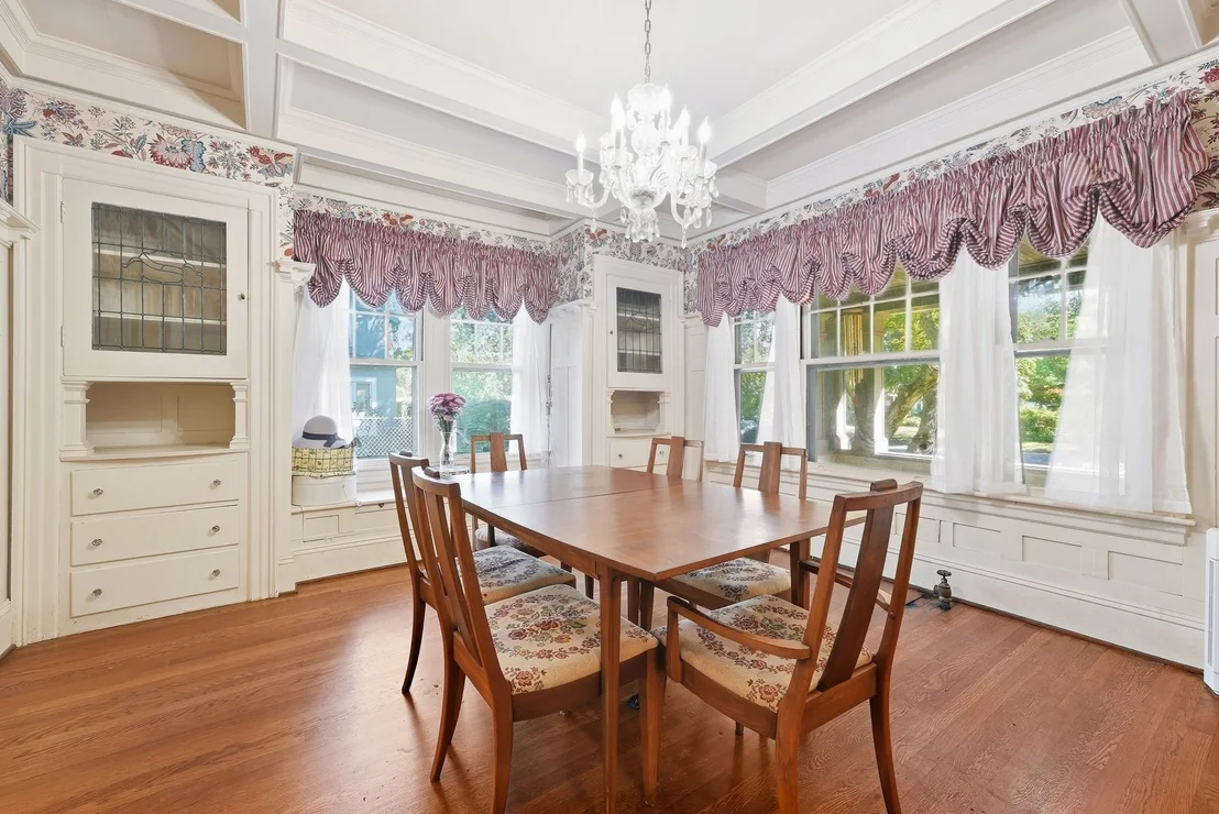 Photo of 98 Bellevue Ave