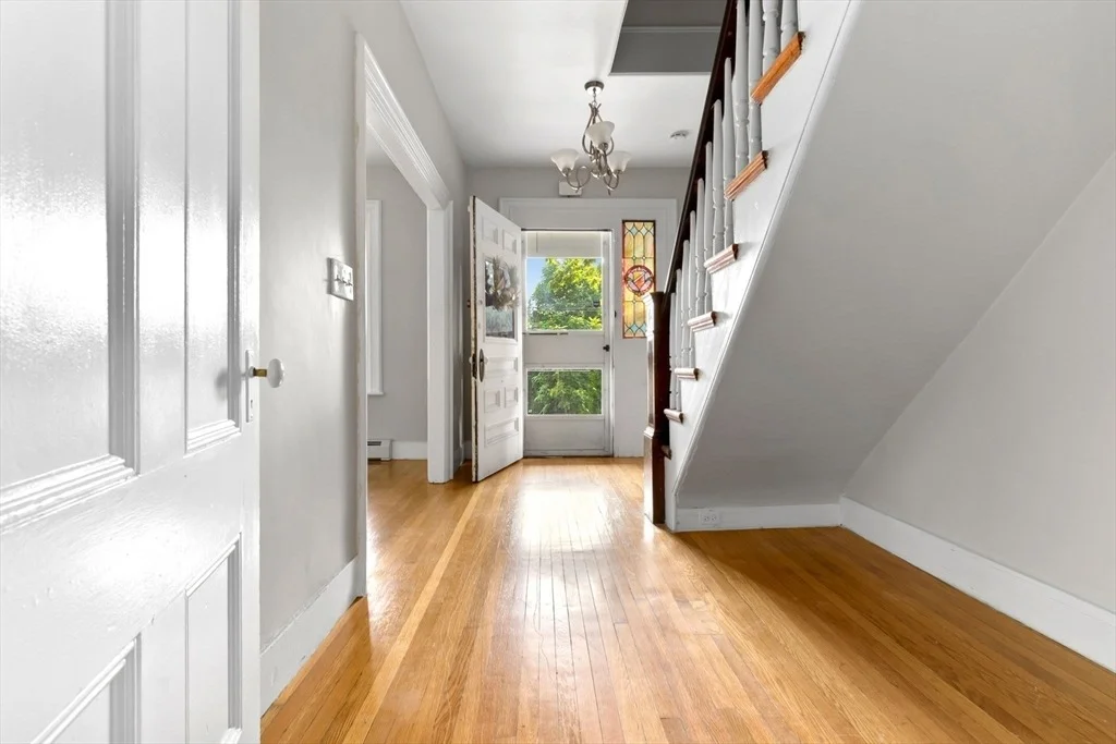 Photo of 868 Main St