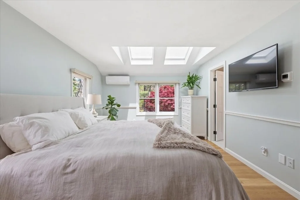 Photo of 560 Common St