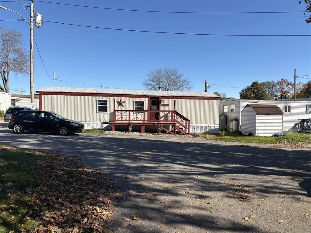 Photo of Unit 17 at 557 Southwest Cutoff