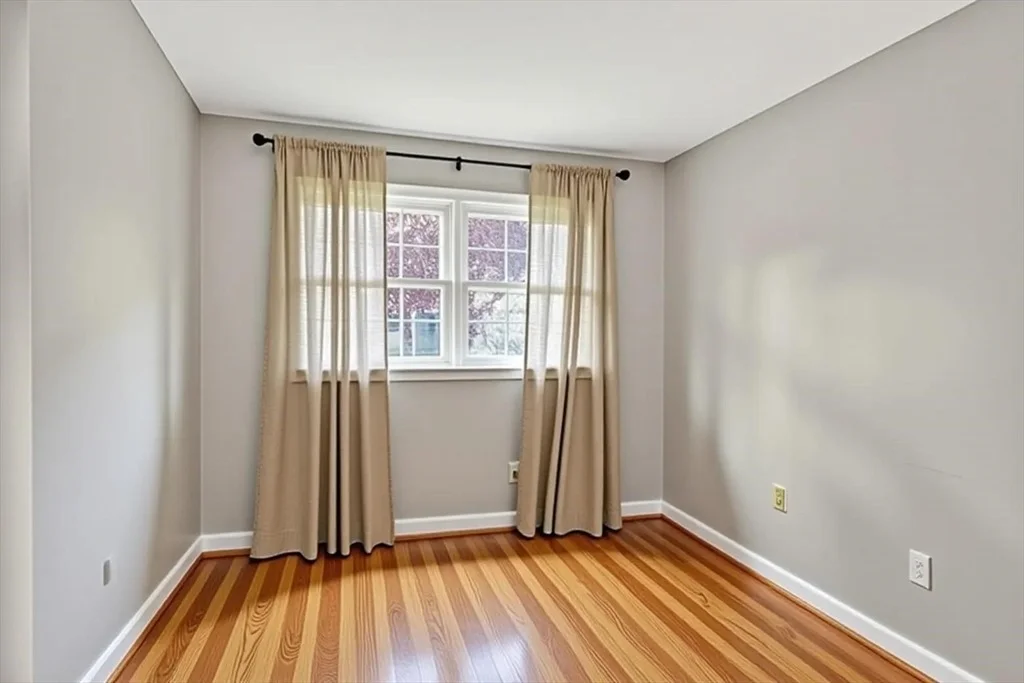 Photo of 14 Mohawk Dr