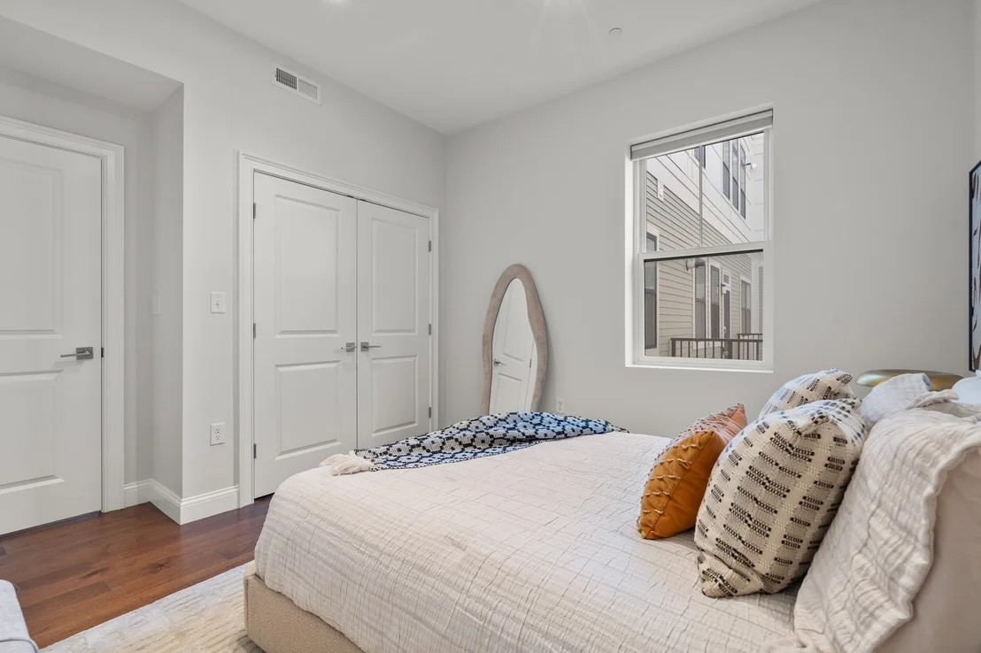 Photo of Unit 310 at 170 W Broadway