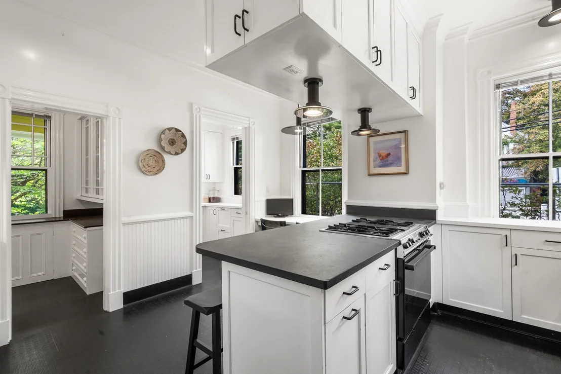 Photo of 6 Mercer Circle