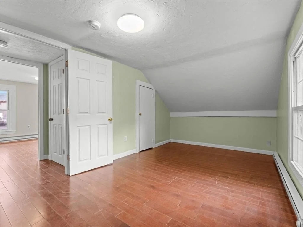 Photo of 433 Main St