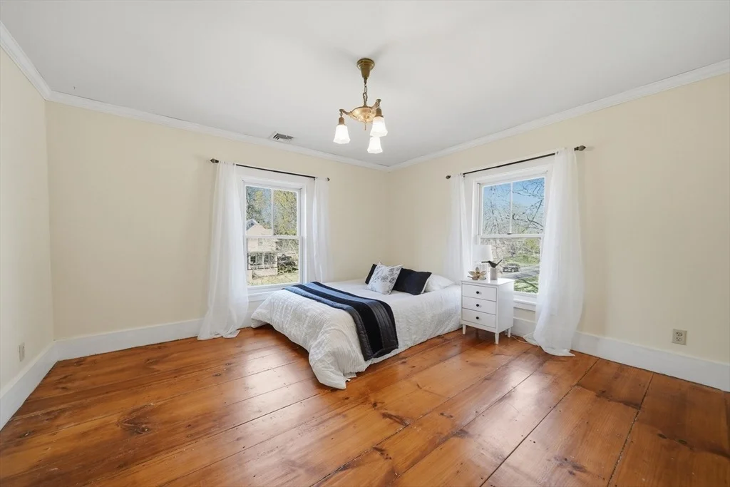 Photo of 1547 Main St