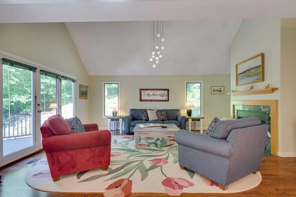 Photo of 15 Fieldstone Dr