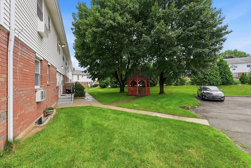 Photo of Unit D at 90 Colonial Circle