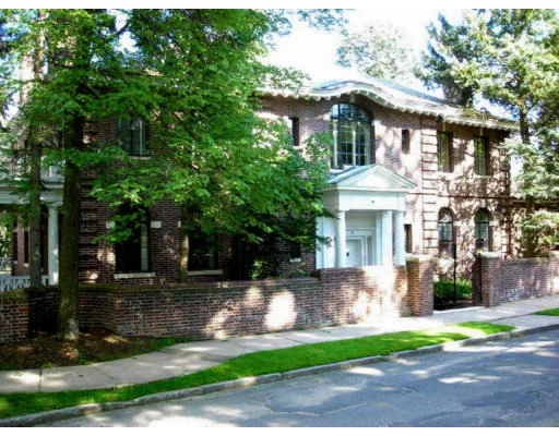 Photo of 83 Round Hill Road
