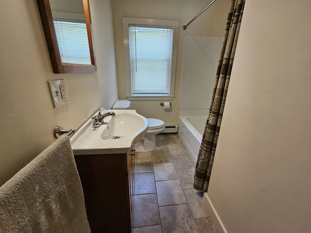 Photo of 461 River Rd