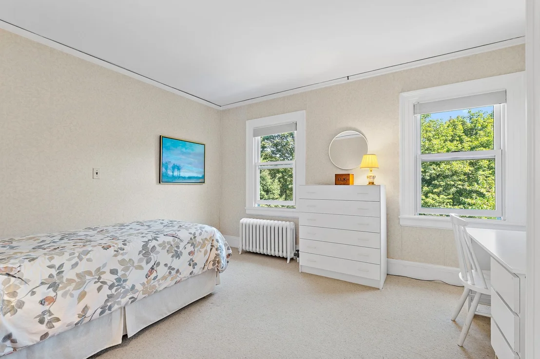 Photo of 8 Oakmount Circle