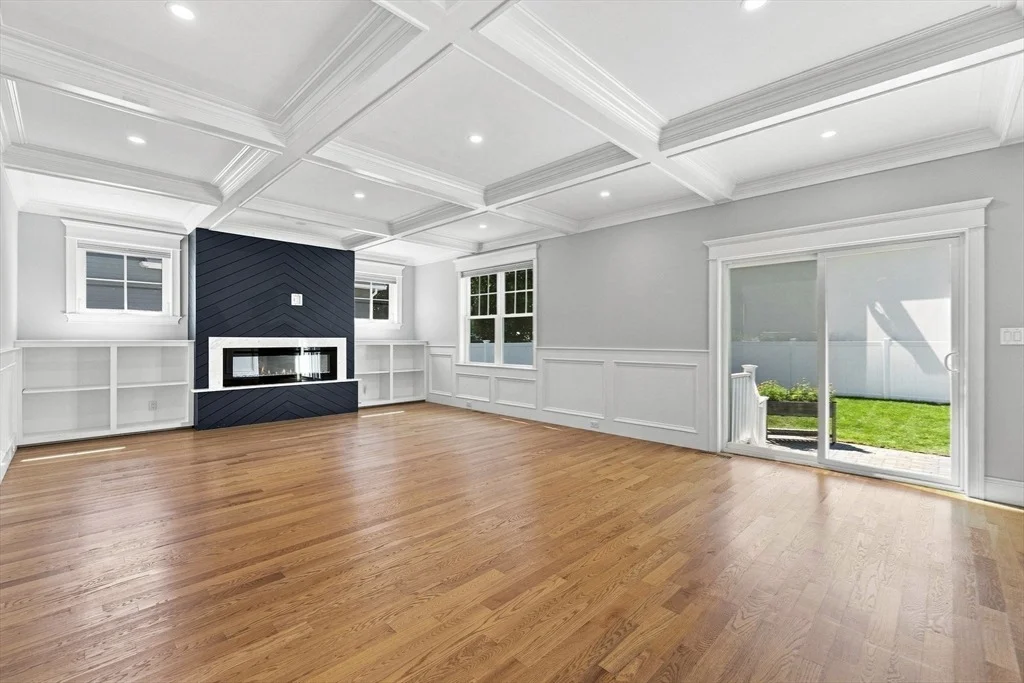 Photo of 698 Trapelo Road