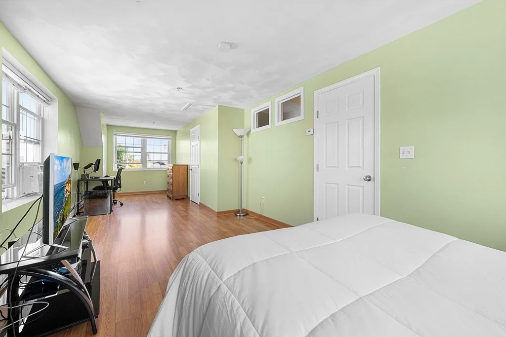 Photo of Unit F at 184 Hancock St