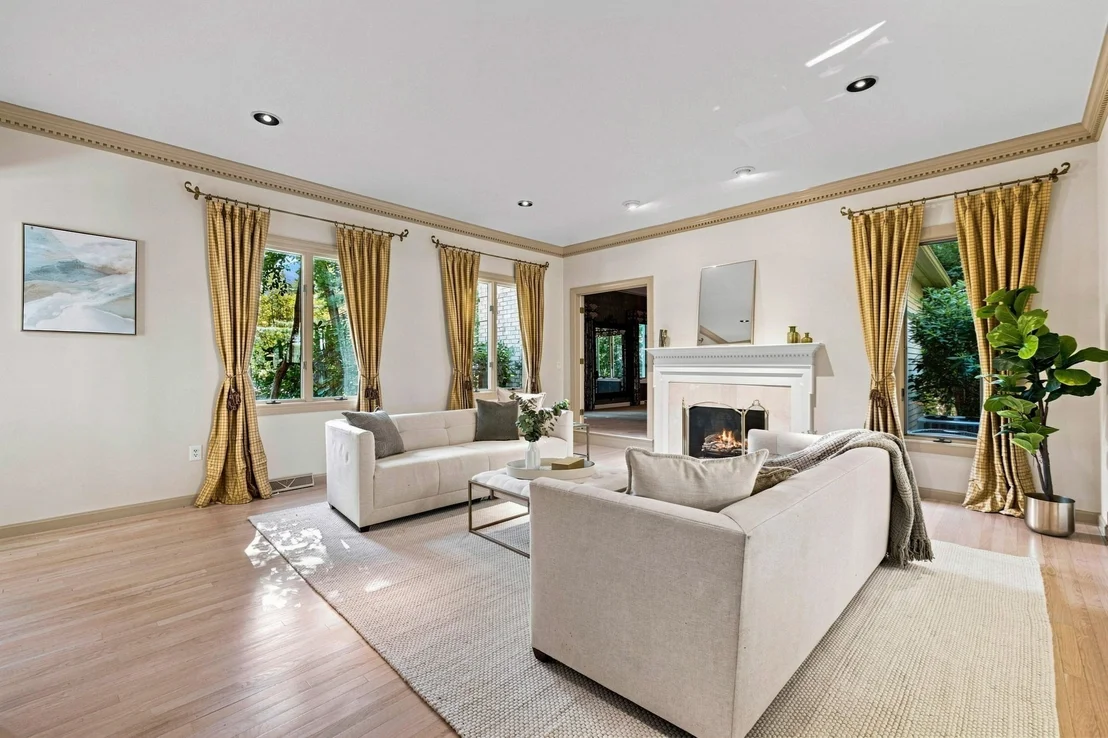 Photo of 4 Webster Cir