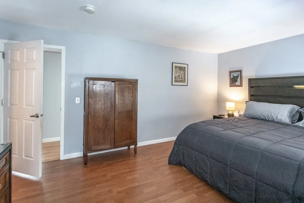 Photo of 497 Riverside Dr
