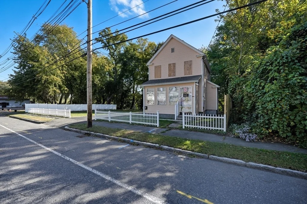 Photo of 934 Main St