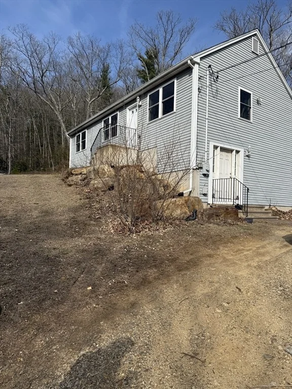 Photo of 335 Mashapaug Rd