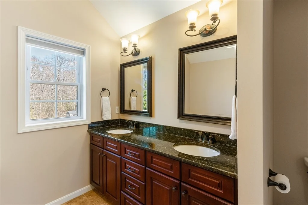 Photo of 368 Cottrell Rd
