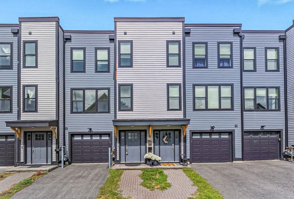 Photo of Unit 2 at 27 Carter St
