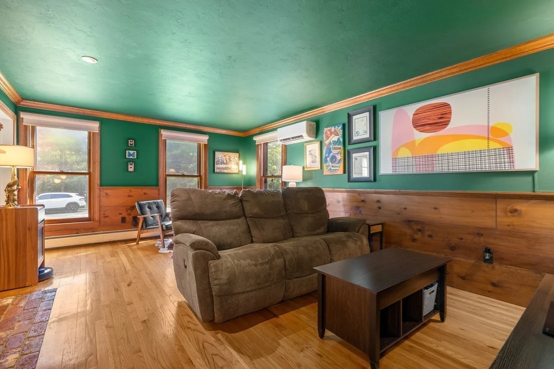 Photo of 6 Lexington Cir