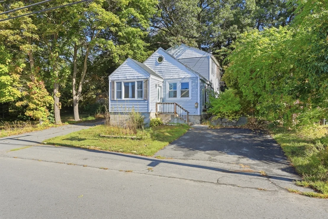 Photo of 141 Long Pond Dr