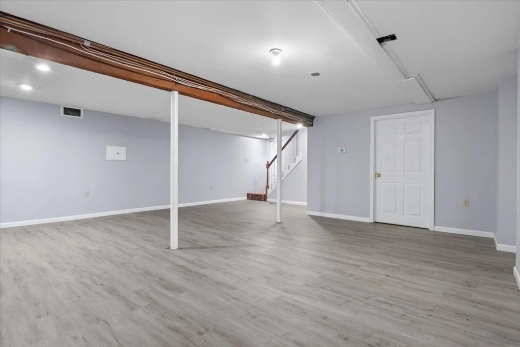 Photo of 33 Barnstable Rd
