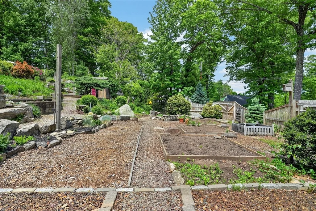 Photo of 9 Ledgewood Dr