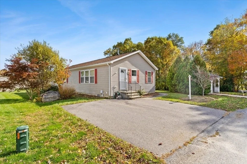 Photo of 84 Lark Ln