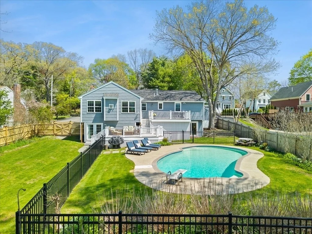 Photo of 1480 Great Plain Ave
