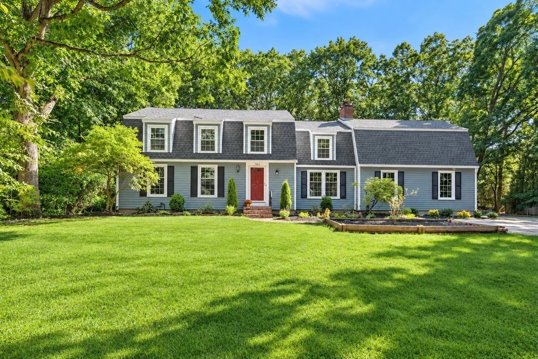 Photo of 942 Salem End Road