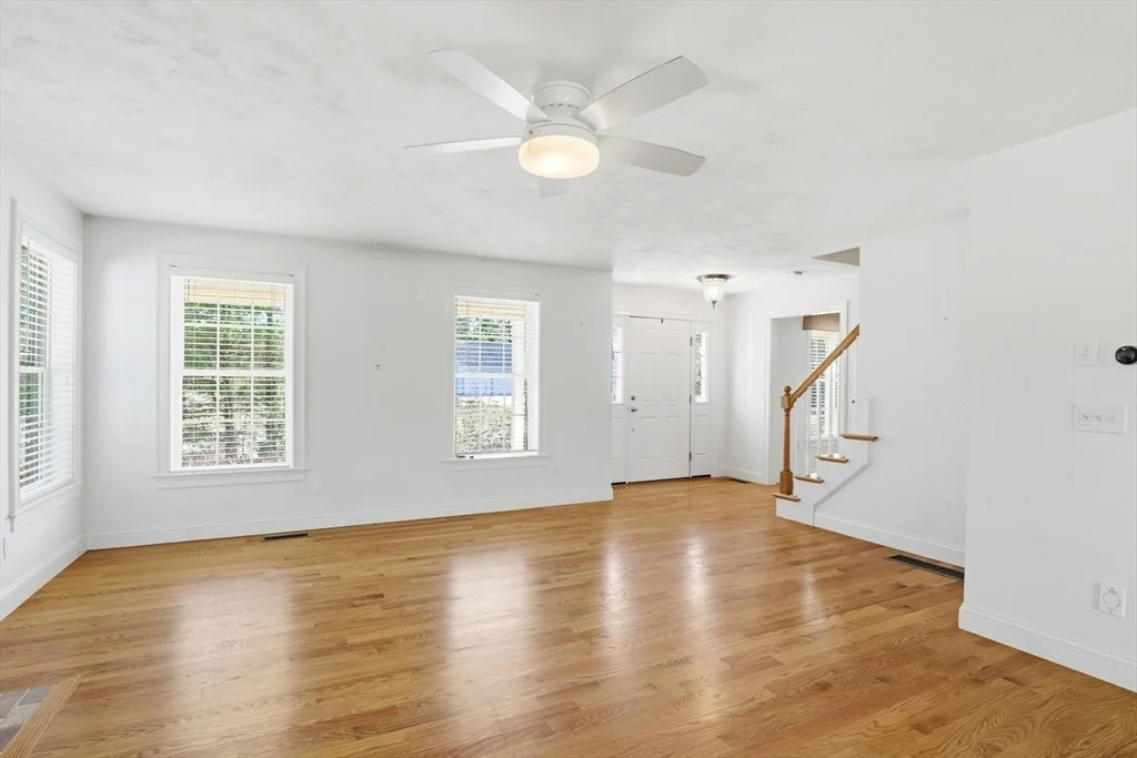 Photo of 8 Winterberry Ln