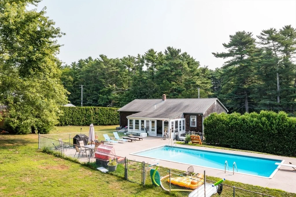 Photo of 649 Middle Rd