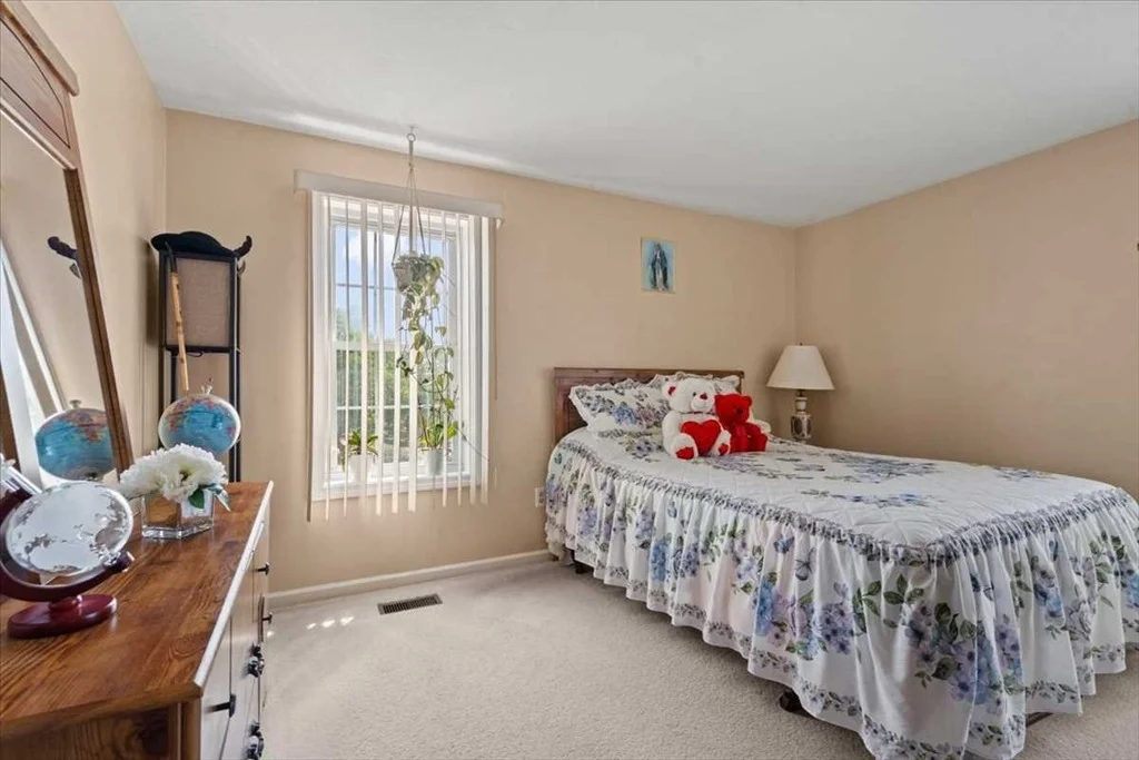 Photo of 6 Moreland Green Dr